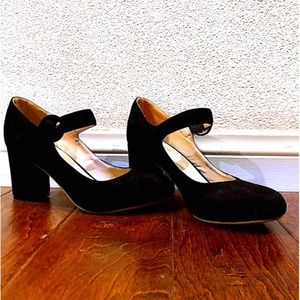 Black Suade Comfity heels size 8